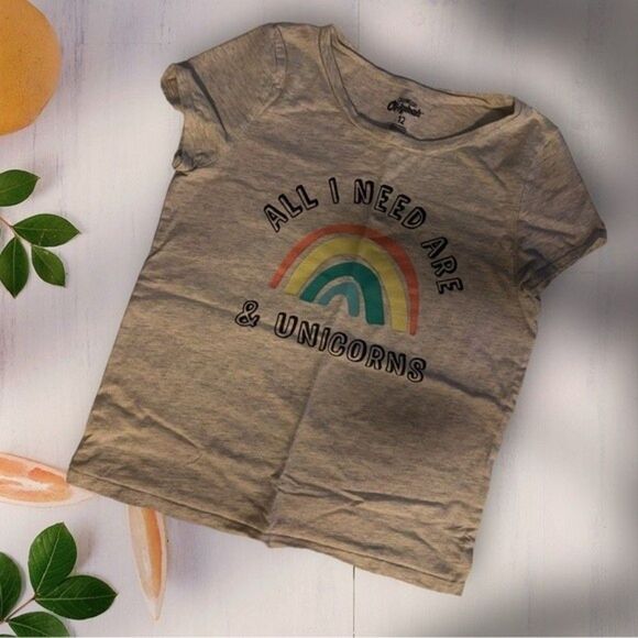 OshKosh - “All I Need Are Rainbows & Unicorns" Decal Short Sleeve T-Shirt - Sz12 - Picture 3 of 3